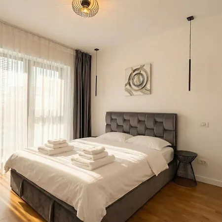 Aviatiei Boutique דירה